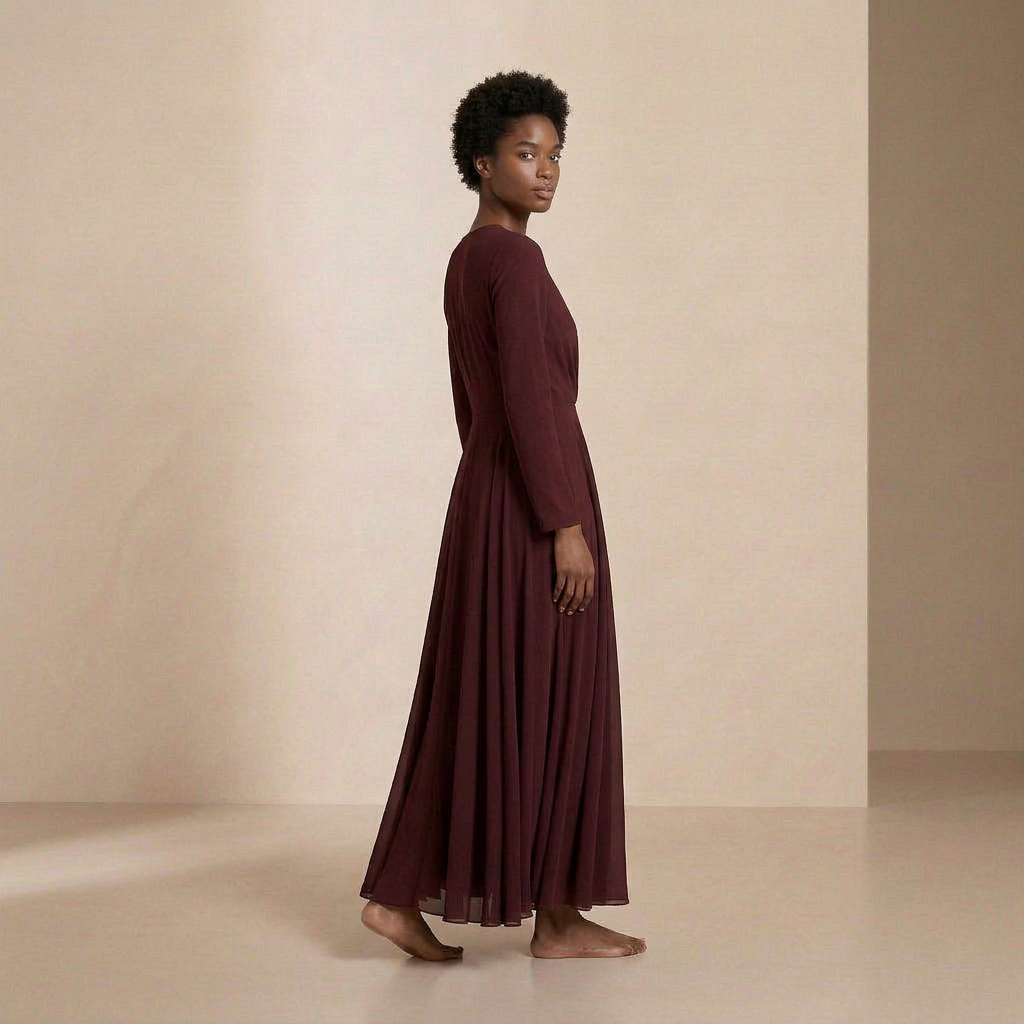 Długa sukienka maxi w kolorze północnej burgundii z długimi rękawami – elegancka sukienka typu slip dress z kopertowym dekoltem z przodu
